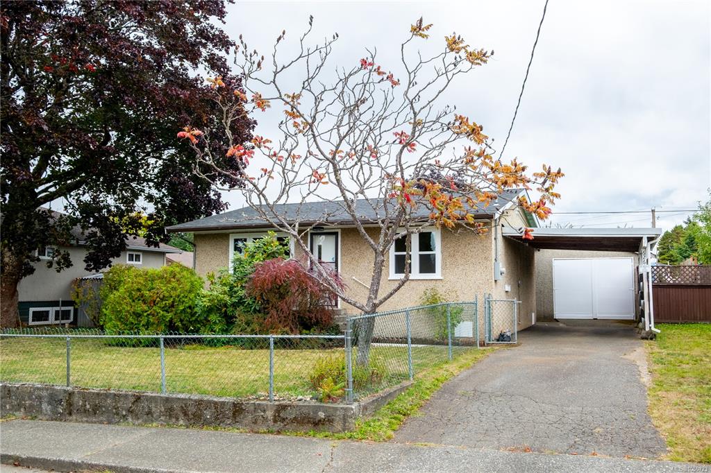 Second View of 626 16th St, Courtenay, BC, V9N 1X7