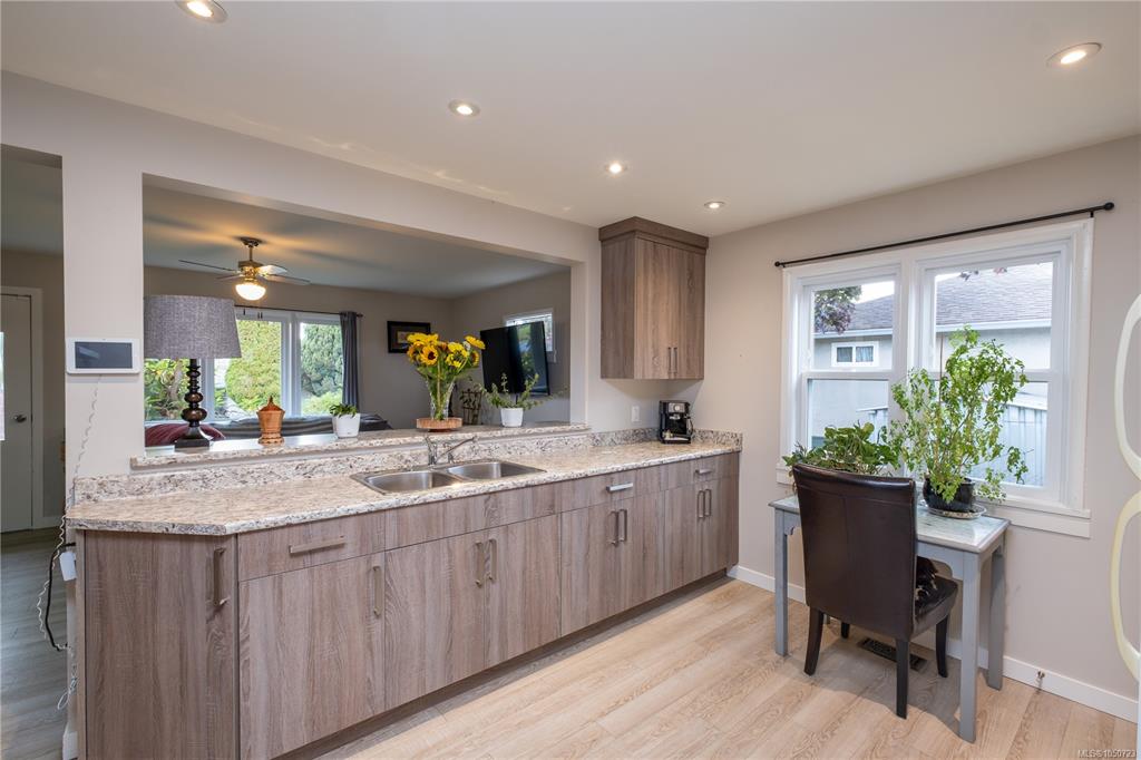 Third View of 626 16th St, Courtenay, BC, V9N 1X7