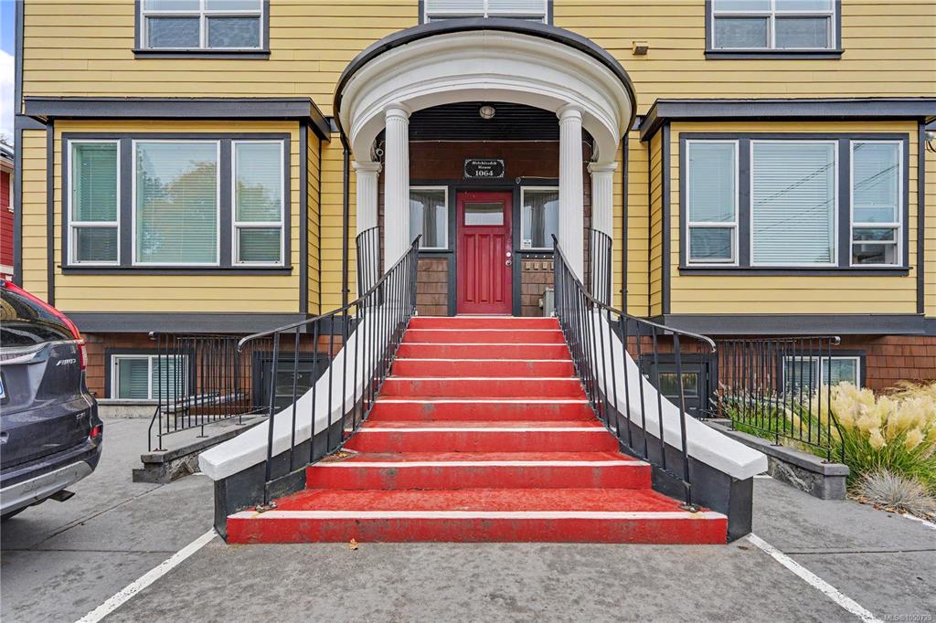 Third View of 1064 Beverley Pl, Victoria, BC, V8S 3Z8