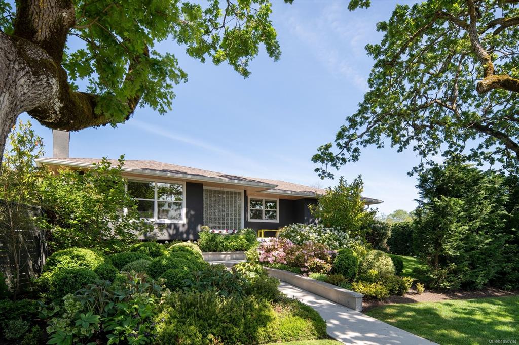 Third View of 3311 Gibbs Rd, Oak Bay, BC, V8P 4Y5