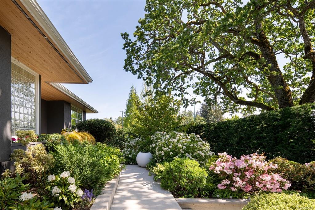 Fourth View of 3311 Gibbs Rd, Oak Bay, BC, V8P 4Y5