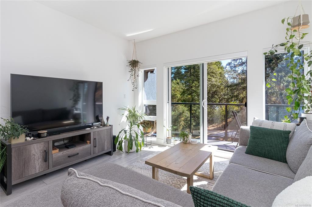 Fifth View of 991 Mckenzie Ave, OTTO, Saanich, BC, V8X 0B5