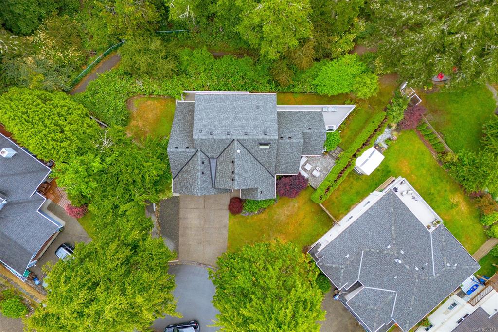 Fourth View of 1927 Riverside Dr, View Royal, BC, V9B 6H9