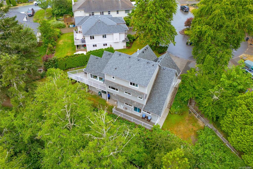 Fifth View of 1927 Riverside Dr, View Royal, BC, V9B 6H9