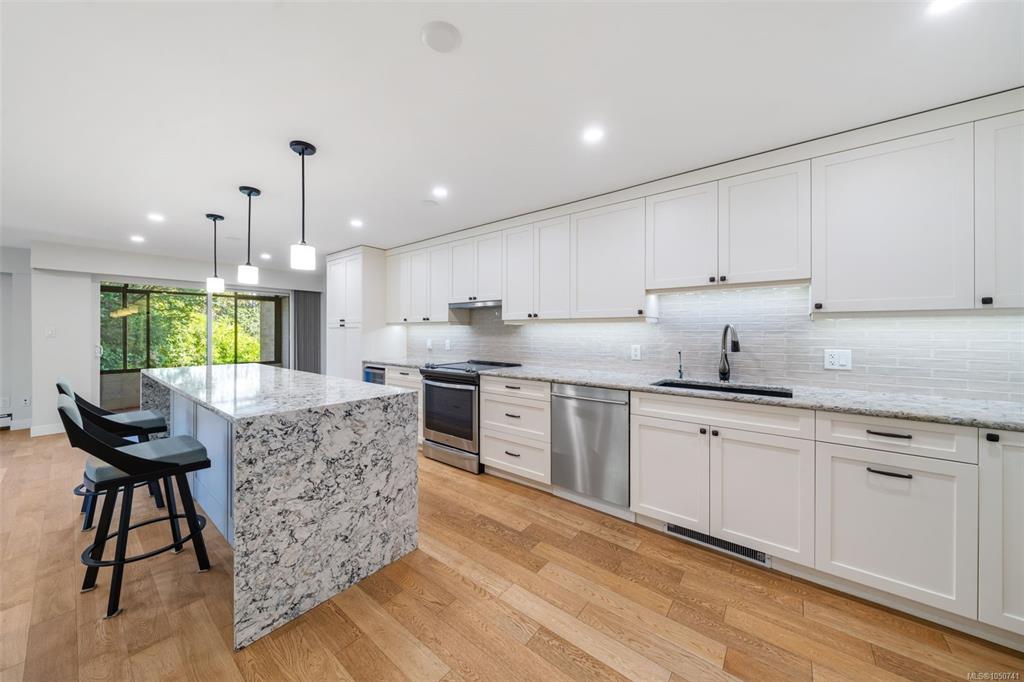 Third View of 2930 Cook St, Spencer Castle, Victoria, BC, V8T 3S7