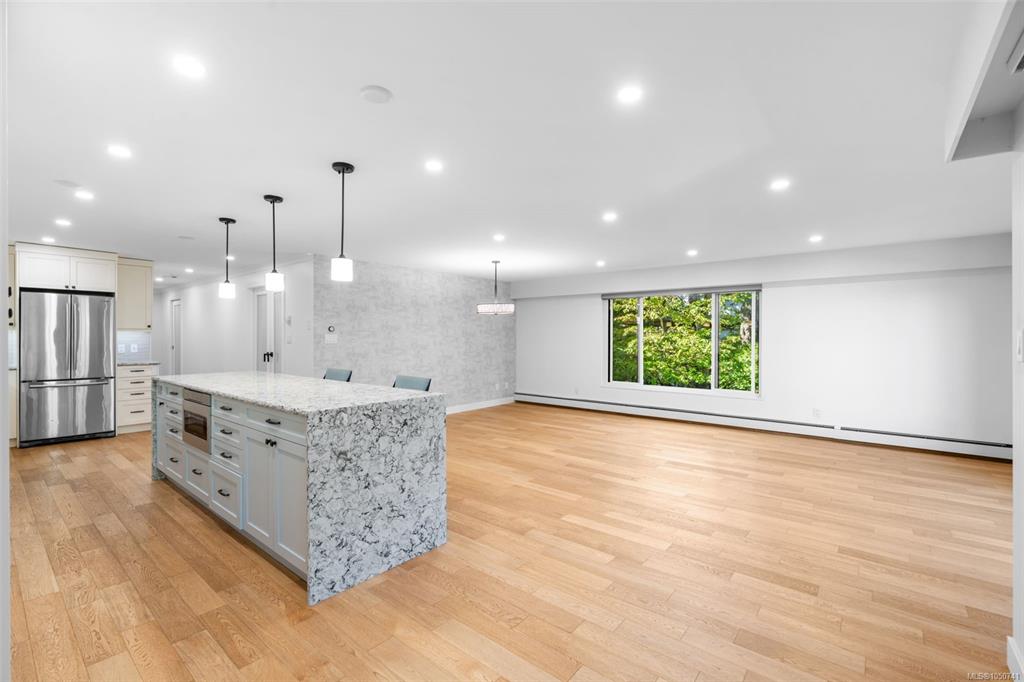Fourth View of 2930 Cook St, Spencer Castle, Victoria, BC, V8T 3S7