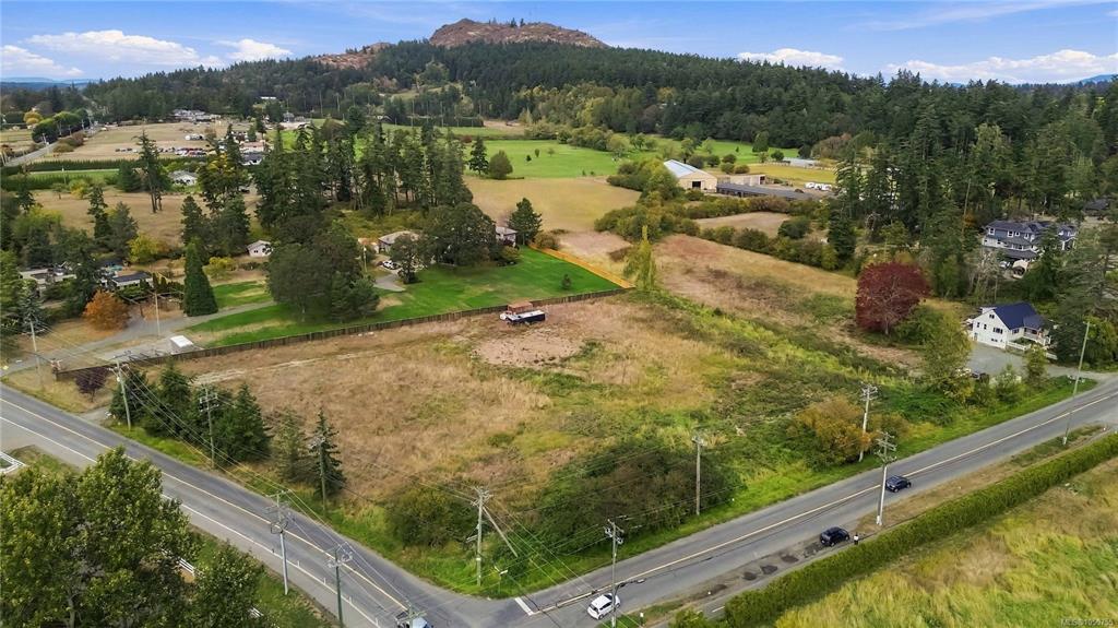 Second View of 4143 Blenkinsop Rd, Saanich, BC, V8X 2C3
