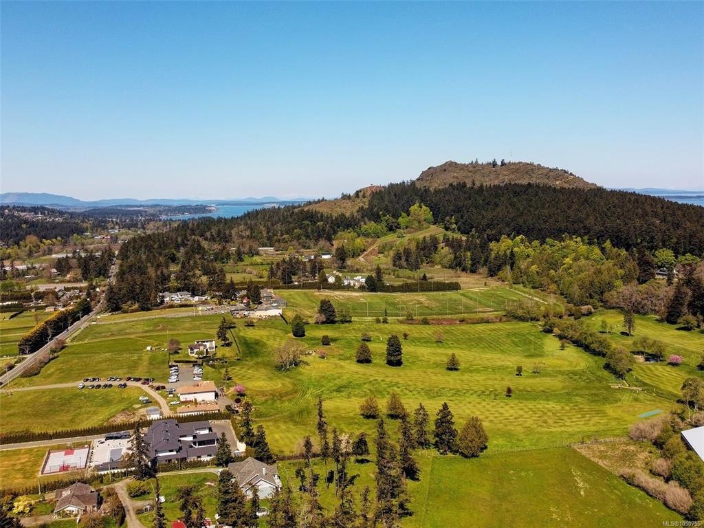 Fourth View of 4143 Blenkinsop Rd, Saanich, BC, V8X 2C3