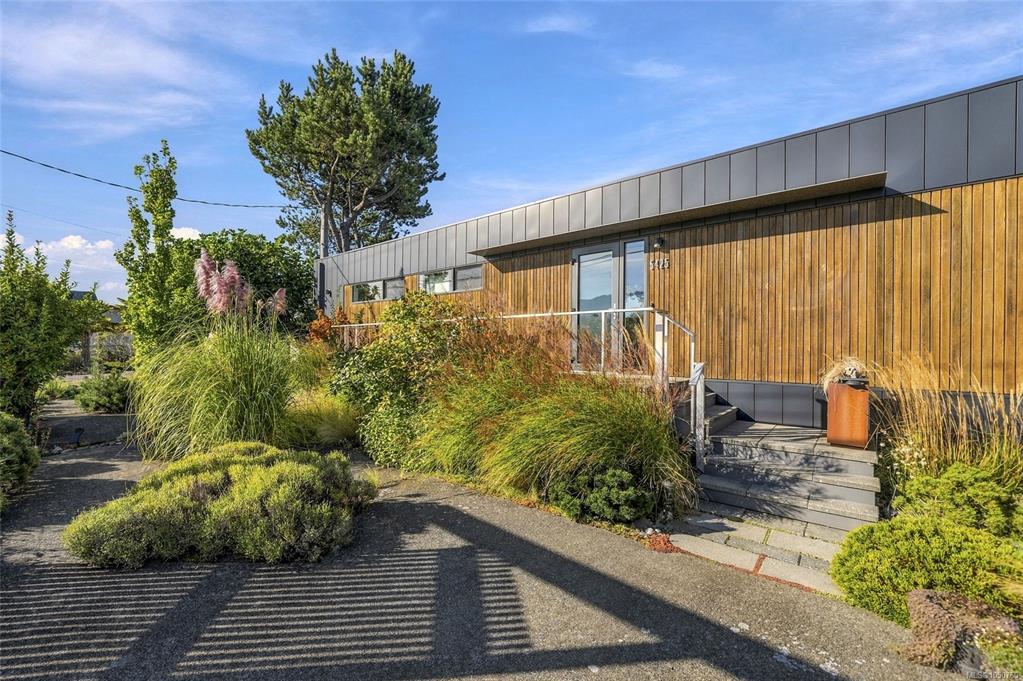 Third View of 5425 Deep Bay Dr, Bowser, BC, V0R 1G0