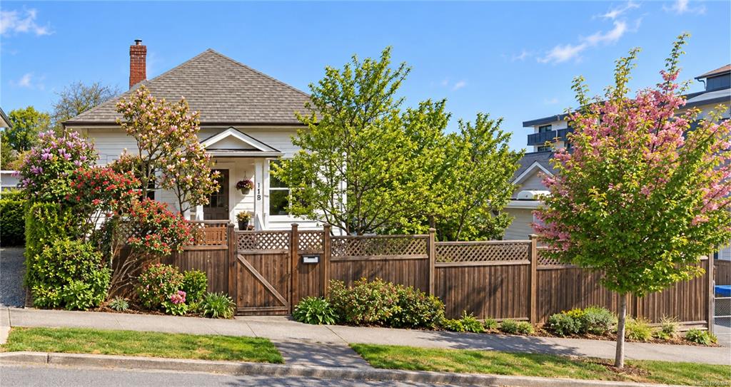 Second View of 118 Finlayson St, Nanaimo, BC, V9R 2P5