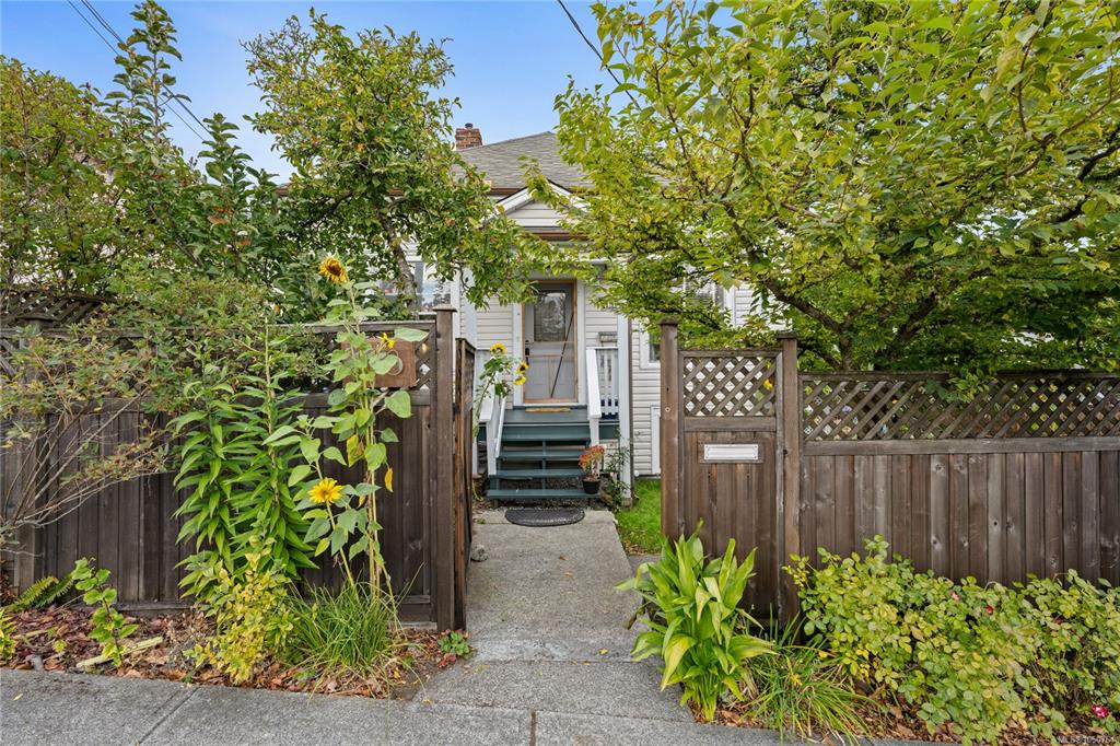 Third View of 118 Finlayson St, Nanaimo, BC, V9R 2P5