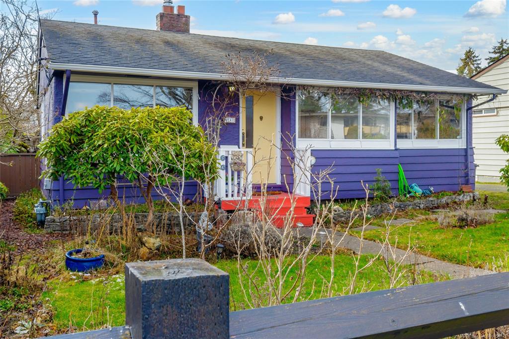 Third View of 1747 Newton St, Victoria, BC, V8R 2R1