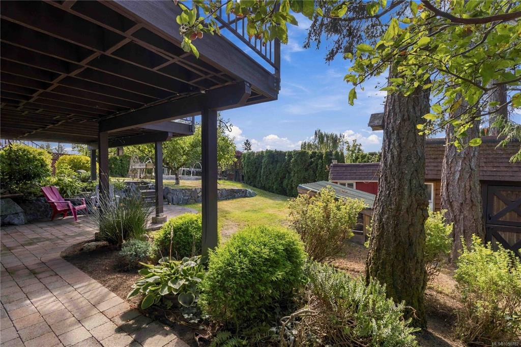 Fifth View of 595 Ridgegrove Ave, Saanich, BC, V8Z 6H4