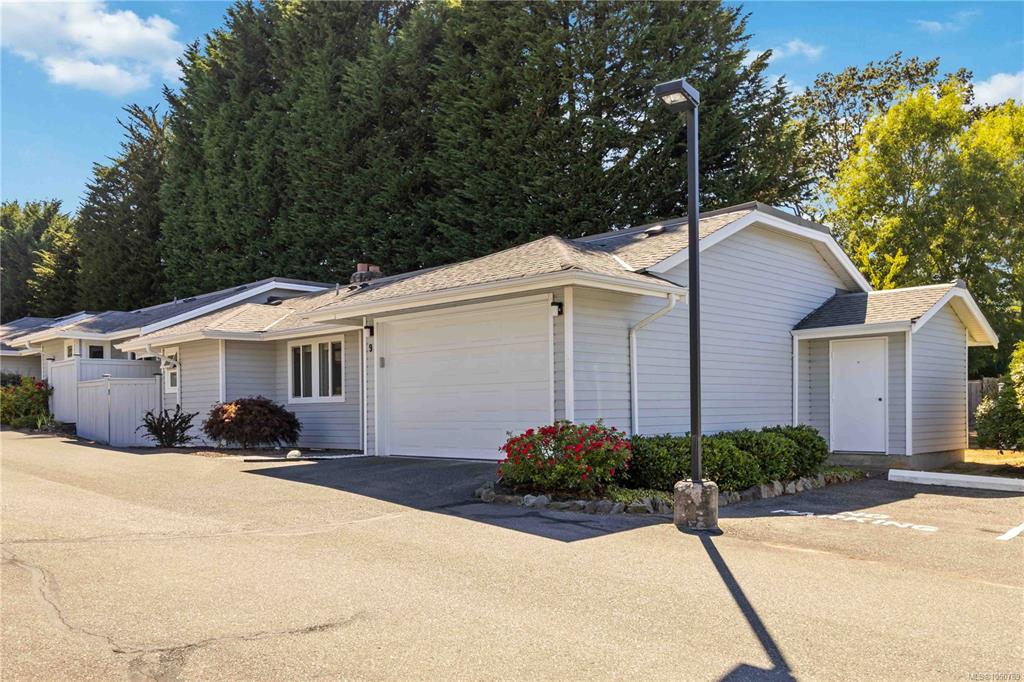 Fifth View of 3966 Cedar Hill Cross Rd, Saanich, BC, V8P 5R4