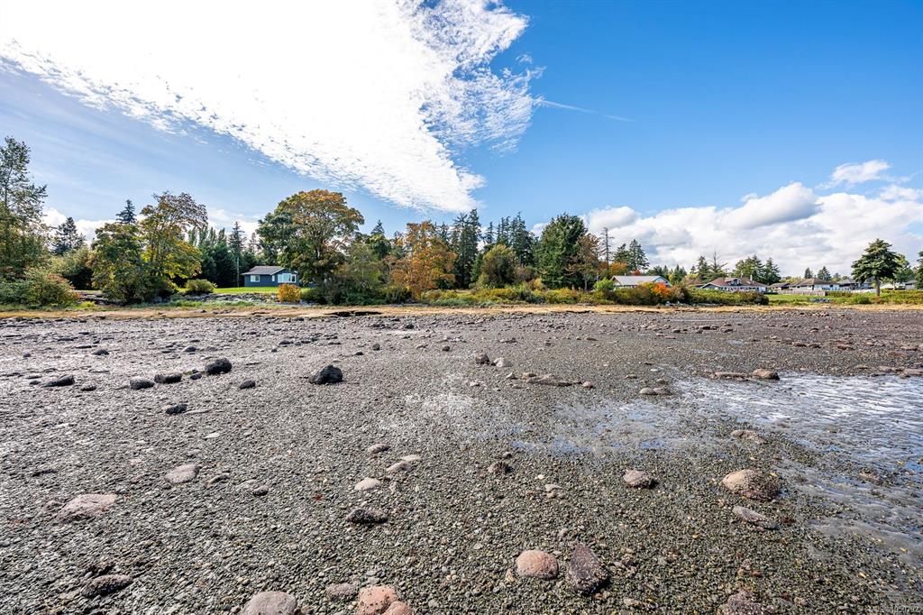 Third View of 3632 Island Hwy S, Courtenay, BC, V9N 9T6