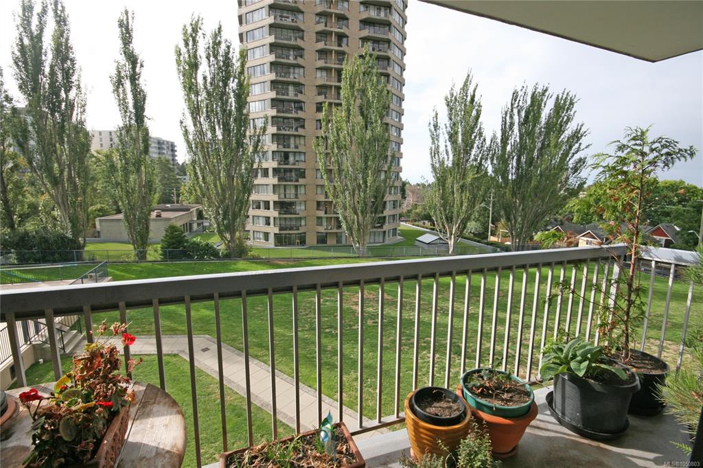 Third View of 647 Michigan St, Victoria, BC, V8V 1S9