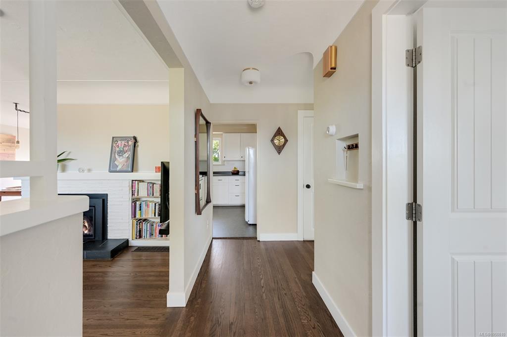Third View of 3221 Service St, Saanich, BC, V8P 4M8