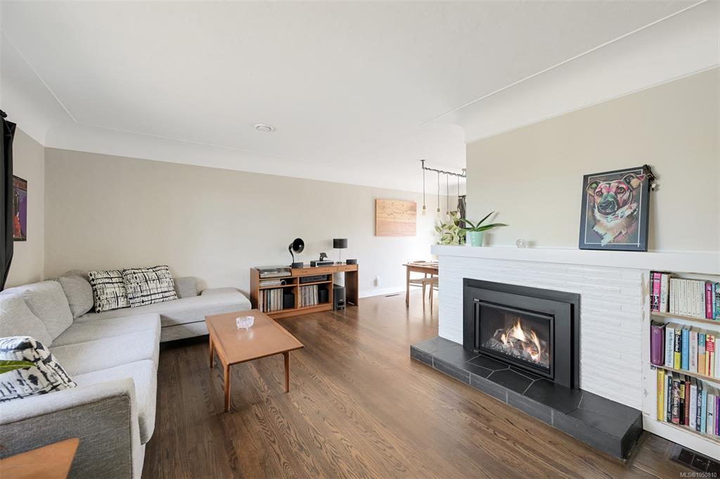 Fourth View of 3221 Service St, Saanich, BC, V8P 4M8