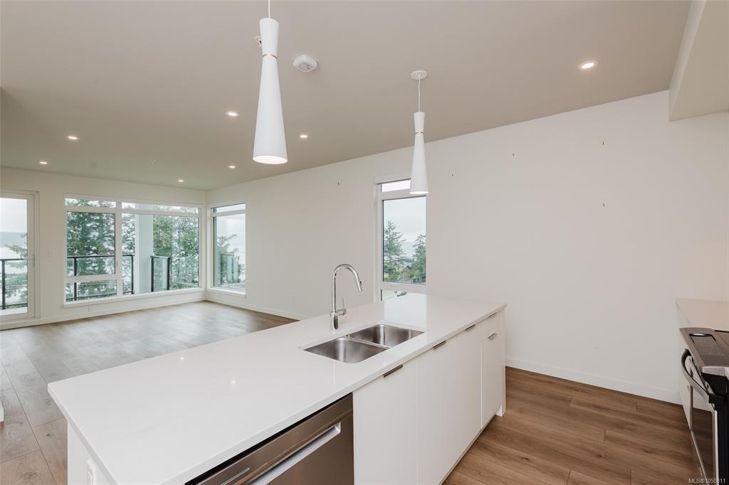 Fourth View of 684 Island Hwy S, Campbell River, BC, V9W 1A6