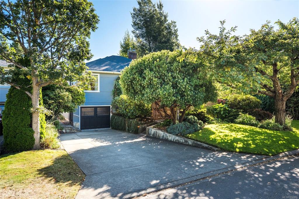 943 Linkleas Ave, 1050815, BC,
