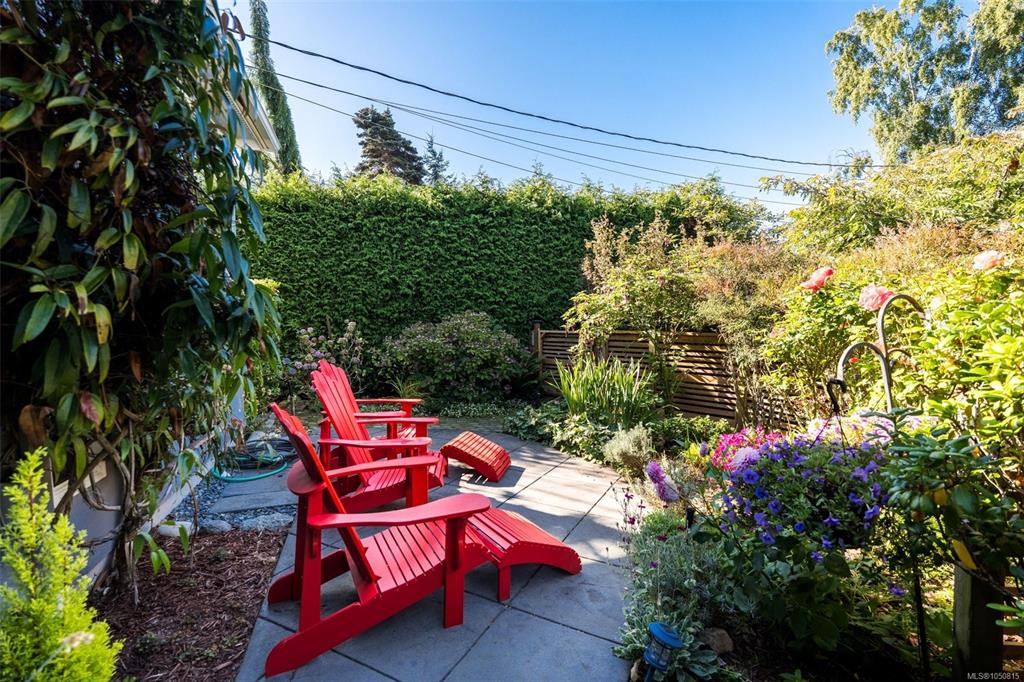 Fifth View of 943 Linkleas Ave, Oak Bay, BC, V8S 5C4