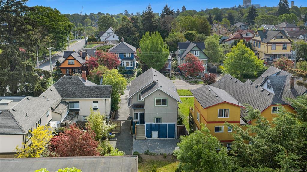 Fourth View of 1622 Camosun St, Victoria, BC, V8T 3E6