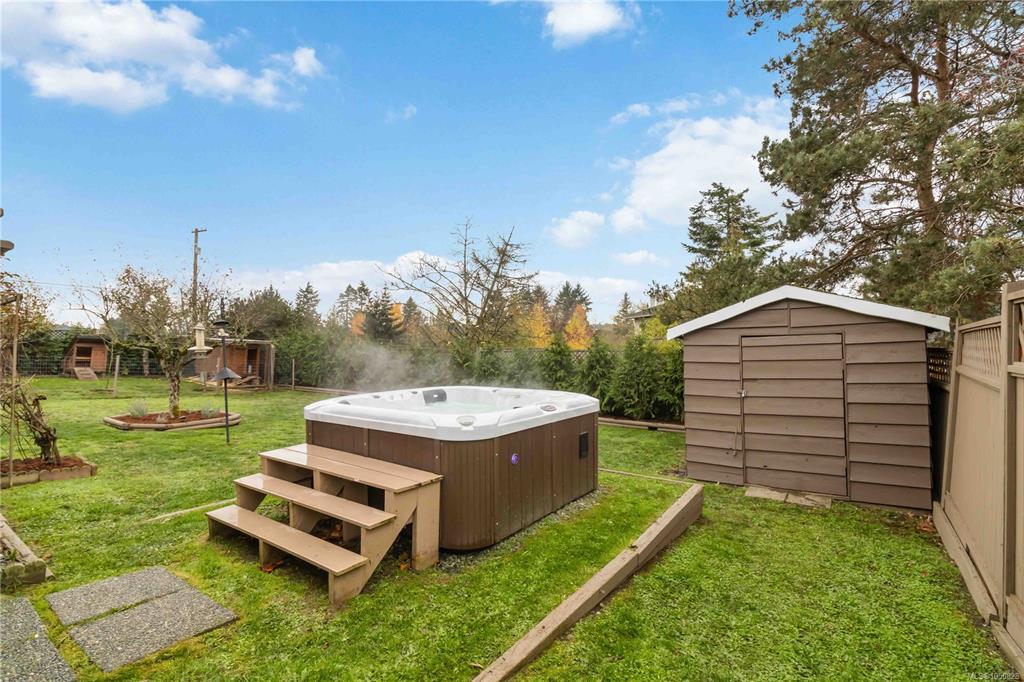Fifth View of 6756 Central Saanich Rd, Central Saanich, BC, V8Z 5V2