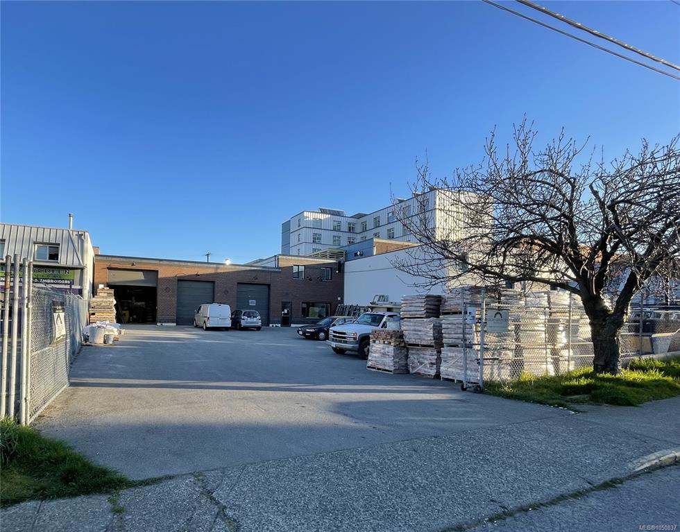 Third View of 548 David St, Victoria, BC, V8T 2C8