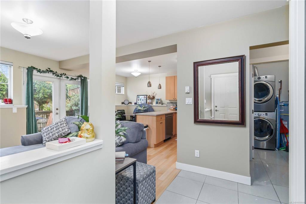 Fifth View of 1796 Denman St, Victoria, BC, V8R 1Y4