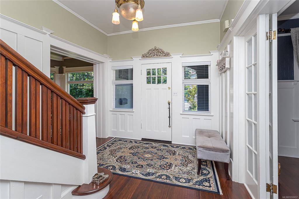 Fifth View of 875 Richmond Ave, Victoria, BC, V8S 3Z2