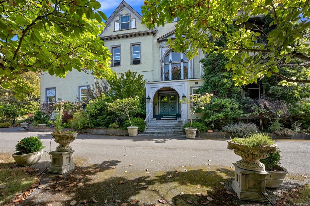 Fifth View of 1249 Rockland Ave, Victoria, BC, V8V 3X3