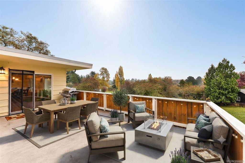 Fourth View of 4589 Scarborough Rd, Saanich, BC, V8Z 5N6