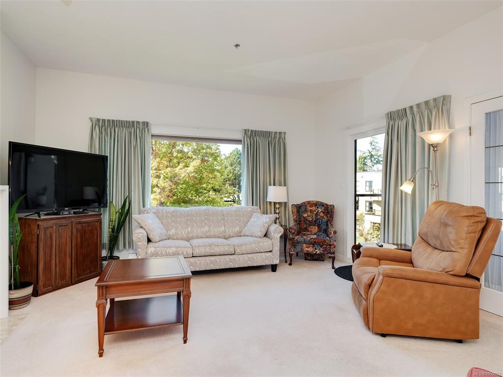 Fifth View of 3969 Shelbourne St, Cumberland, Saanich, BC, V8N 3E1
