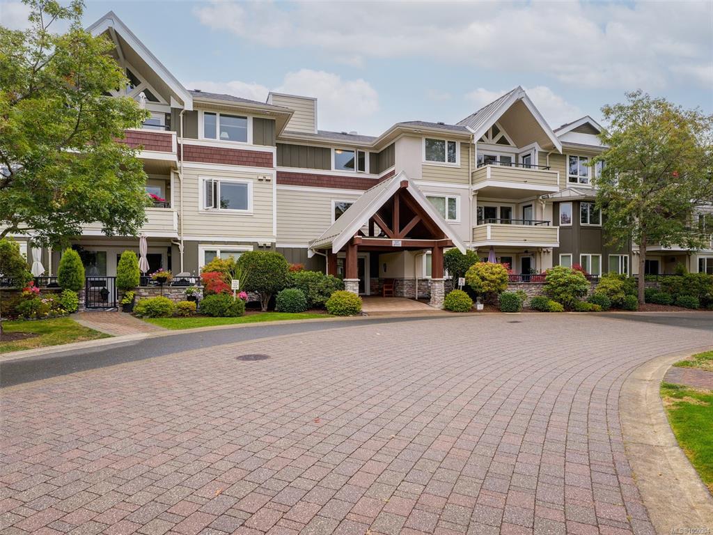 Second View of 537 Heatherdale Lane, Heatherdale Estates, Saanich, BC, V8Z 0A4