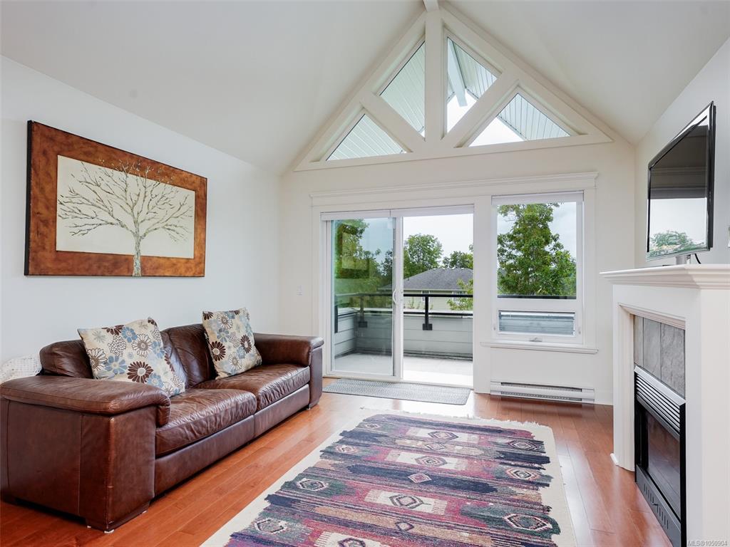 Third View of 537 Heatherdale Lane, Heatherdale Estates, Saanich, BC, V8Z 0A4