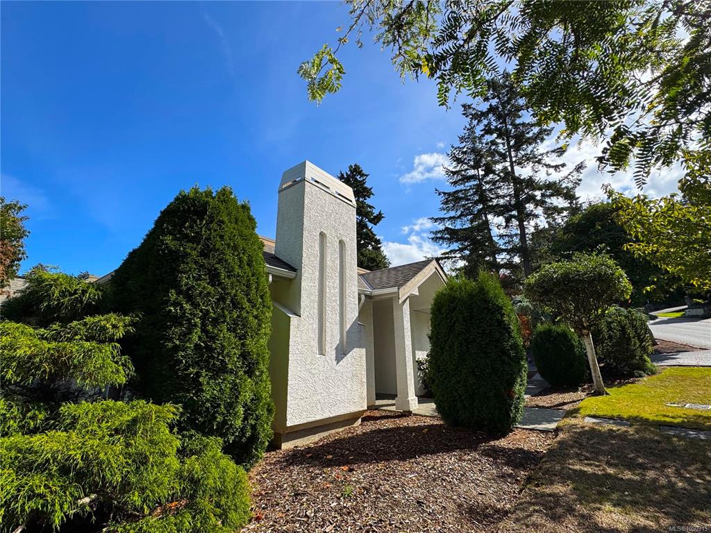 Fifth View of 1096 Valewood Trail, Saanich, BC, V8X 5E3