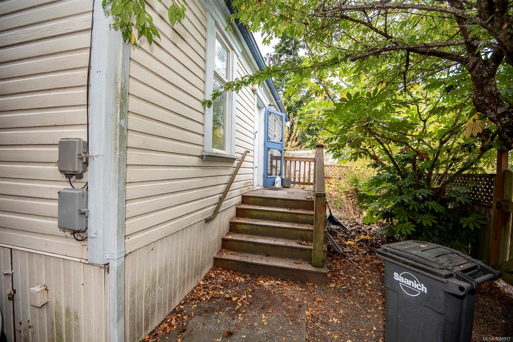 Third View of 3814 Rowland Ave, Saanich, BC, V8Z 1X7