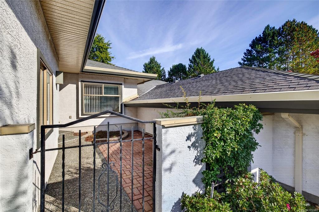 Third View of 4360 Emily Carr Dr, Foxborough Hills, Saanich, BC, V8X 4Y4