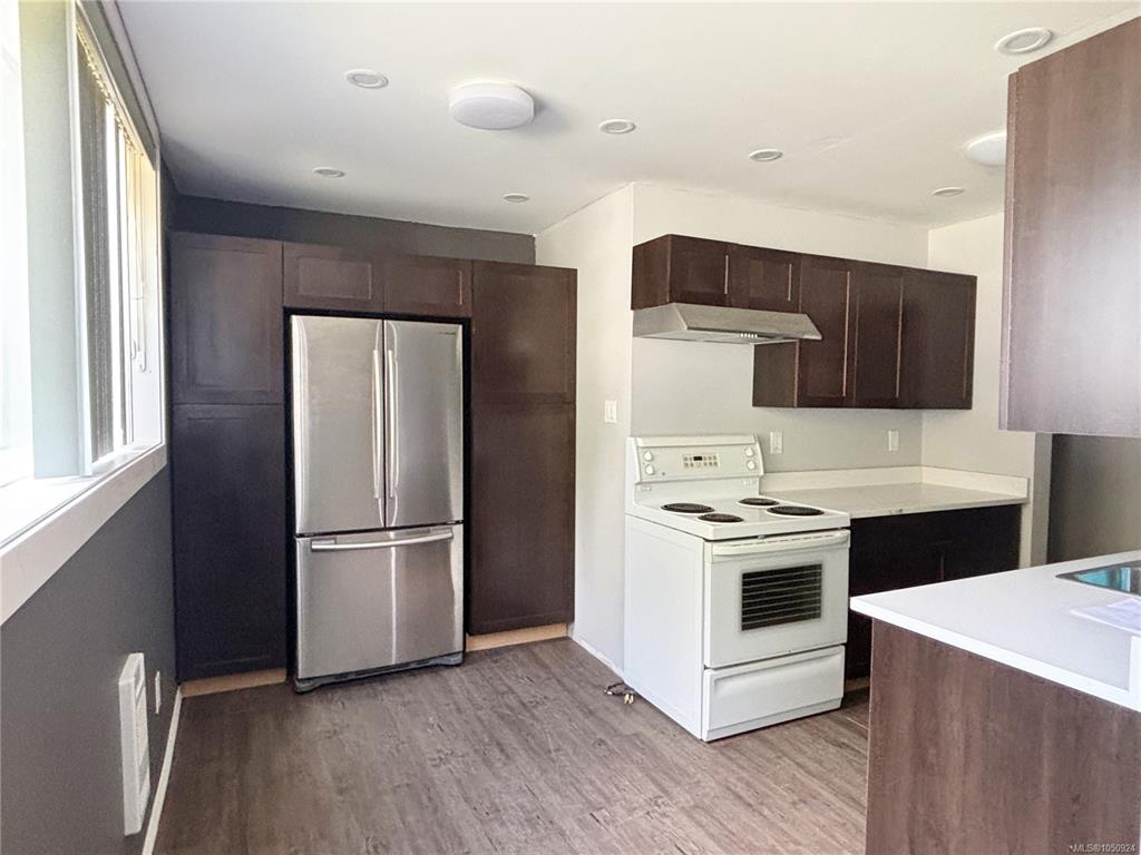 Fourth View of 350 Alder Cres, Mountain View, Gold River, BC, V0P 1G0