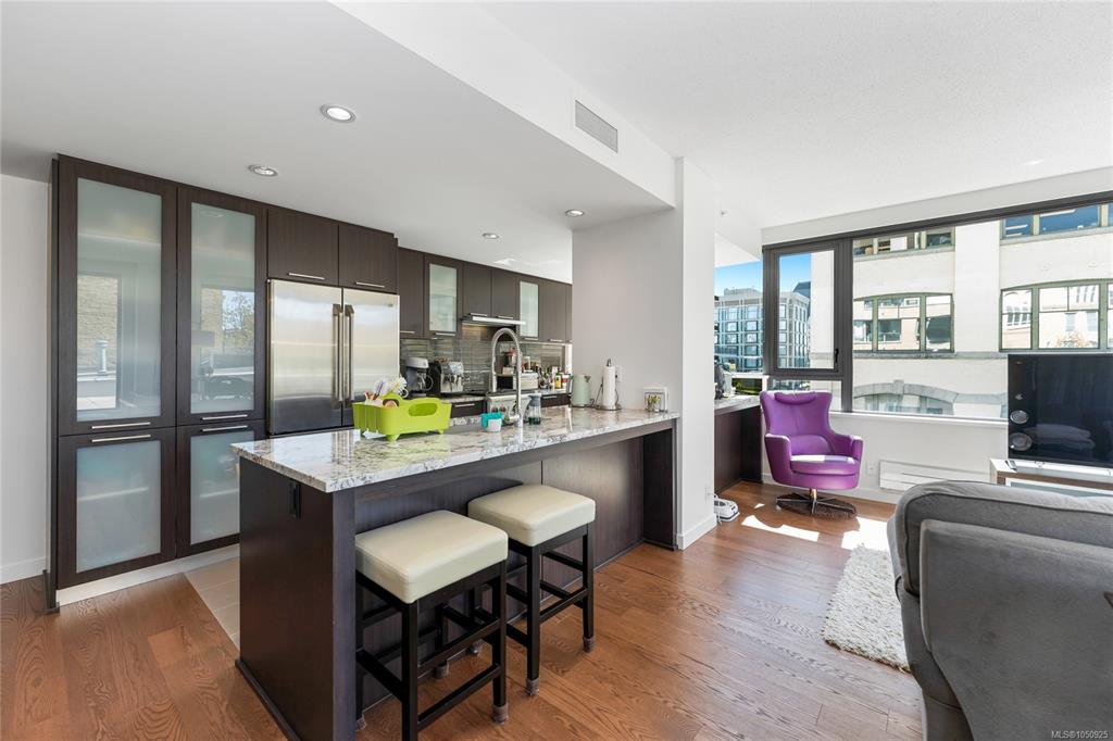 Fifth View of 608 Broughton St, Sovereign, Victoria, BC, V8W 1C7