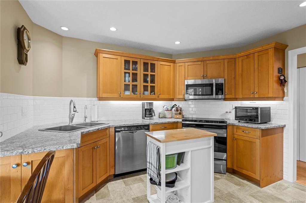 Fifth View of 521 Birch Ave, Qualicum Beach, BC, V9K 1K4