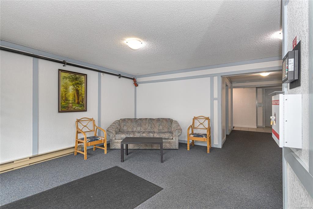 Fifth View of 1342 Hillside Ave, Victoria, BC, V8T 2B4