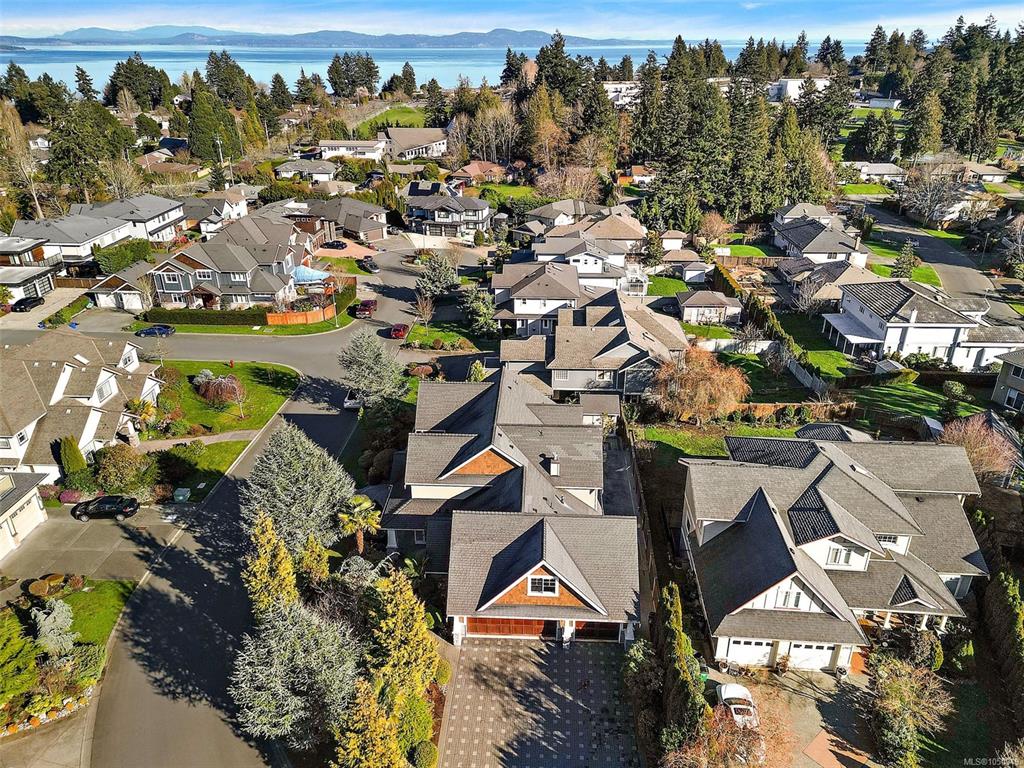 Third View of 4973 La Quinta Pl, Saanich, BC, V8Y 3G9