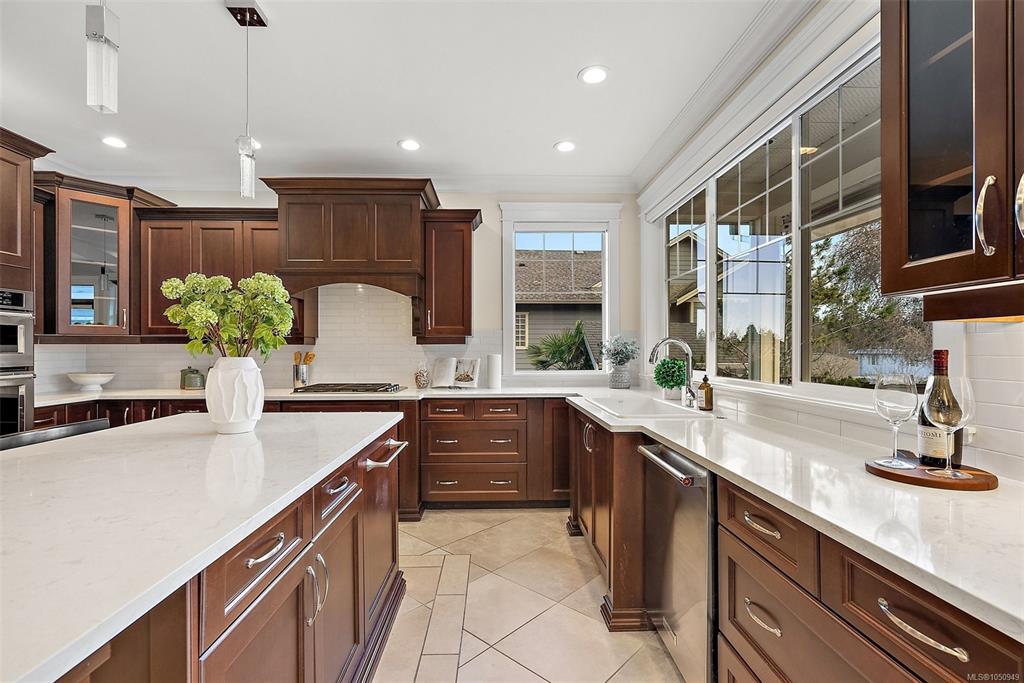 Fifth View of 4973 La Quinta Pl, Saanich, BC, V8Y 3G9
