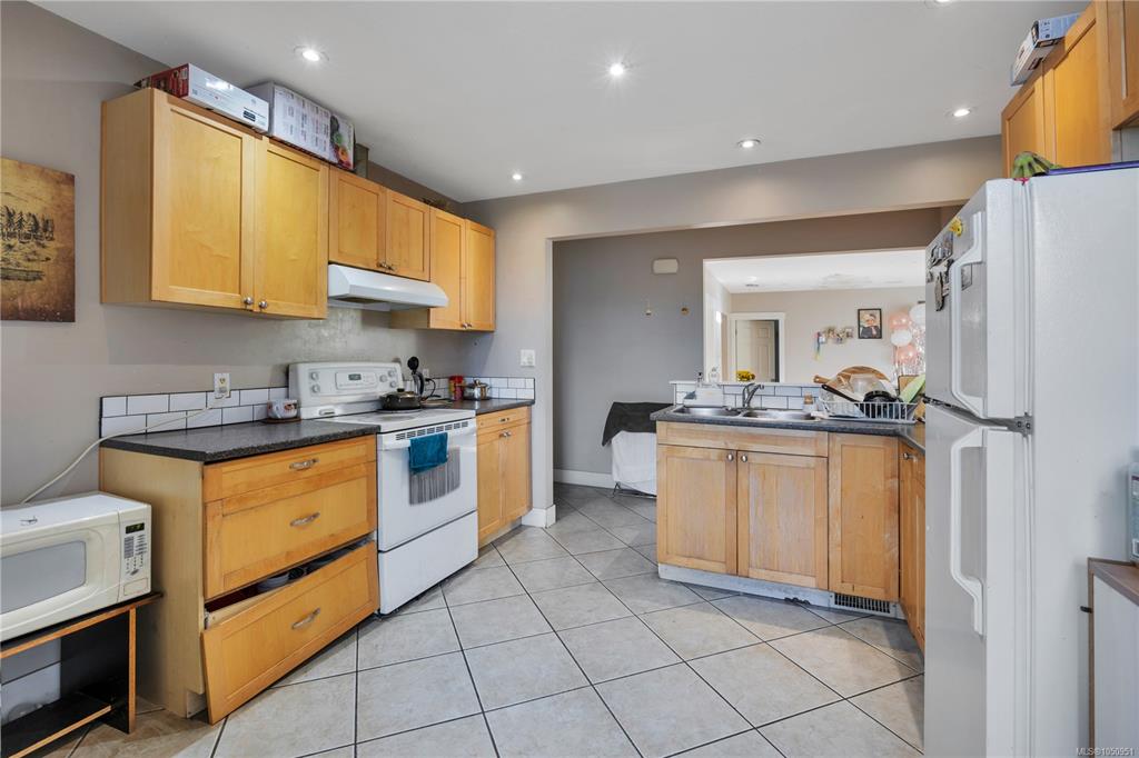 Third View of 695 Franklyn St, Nanaimo, BC, V9R 2Y1