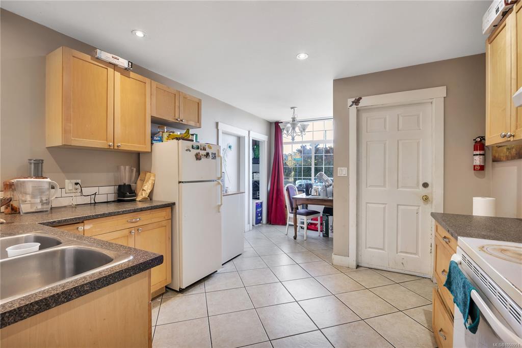 Fourth View of 695 Franklyn St, Nanaimo, BC, V9R 2Y1