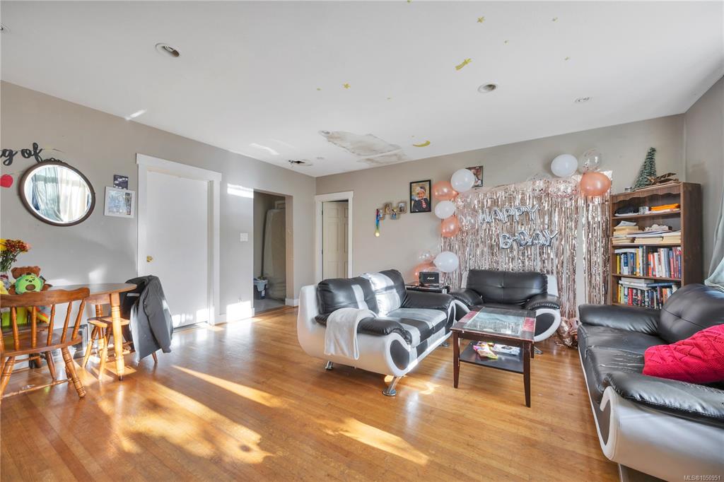 Fifth View of 695 Franklyn St, Nanaimo, BC, V9R 2Y1