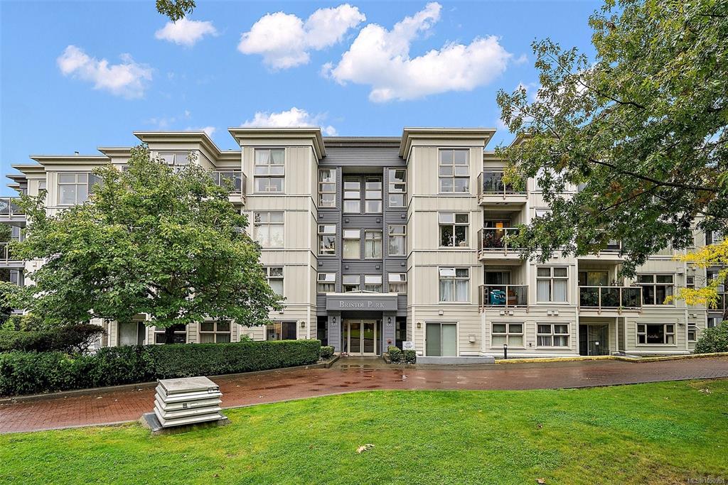 Third View of 535 Manchester Rd, Victoria, BC, V8T 5J1