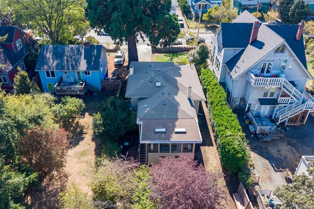Third View of 1556 Gladstone Ave, Victoria, BC, V8R 1S5
