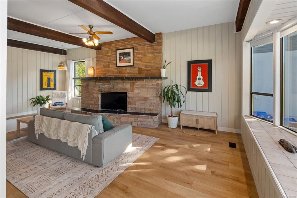 Fourth View of 1556 Gladstone Ave, Victoria, BC, V8R 1S5